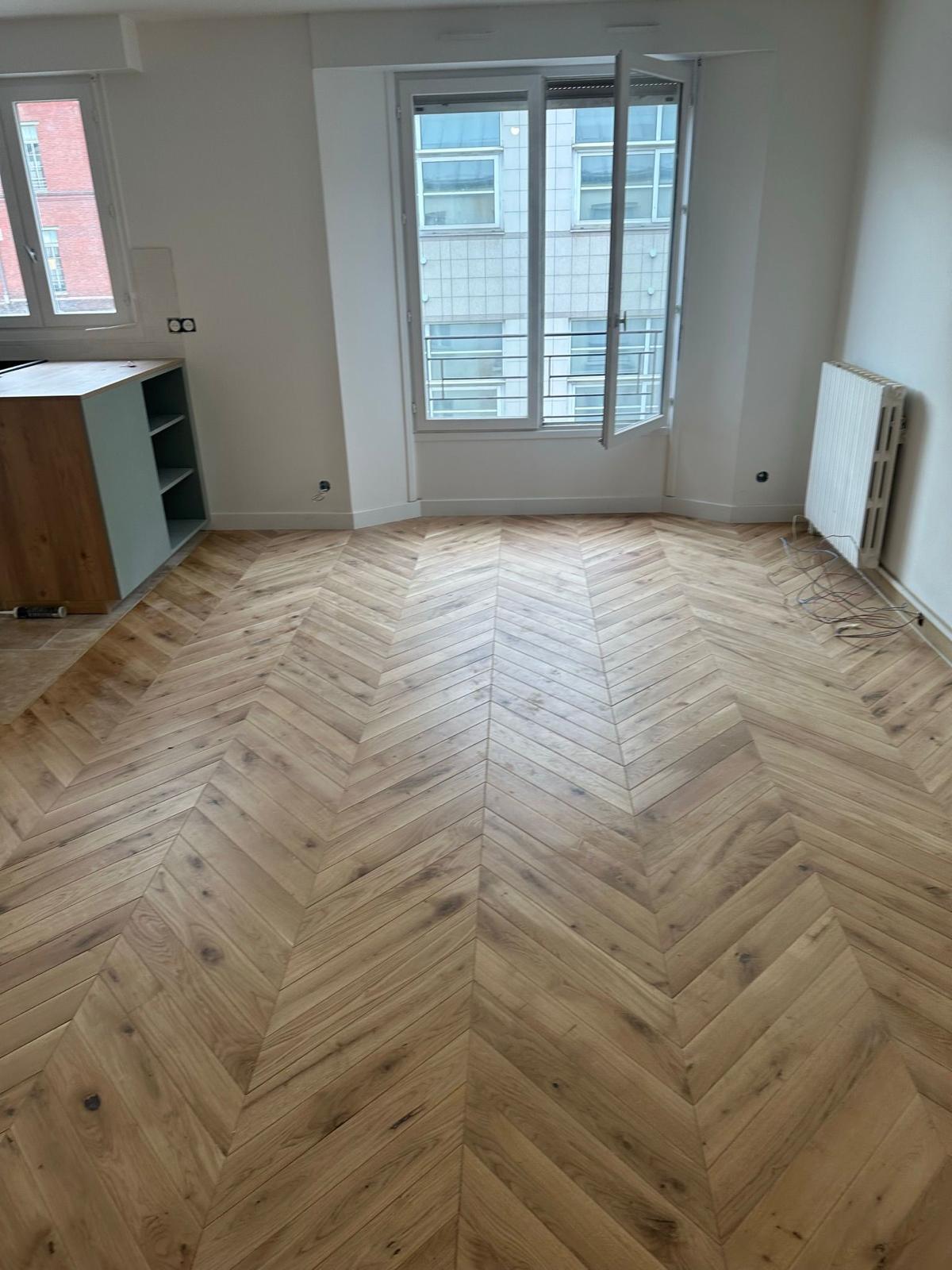 Parquet chevron chêne massif — Appartement à Paris