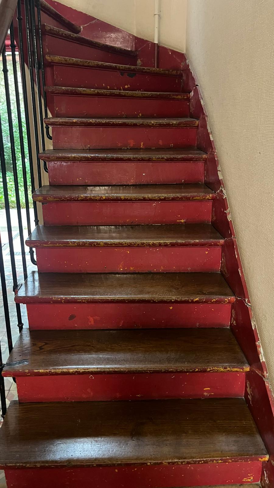 Cage d'escalier — ponçage & vitrification : avant / après — Copropriété à Nogent-sur-Marne