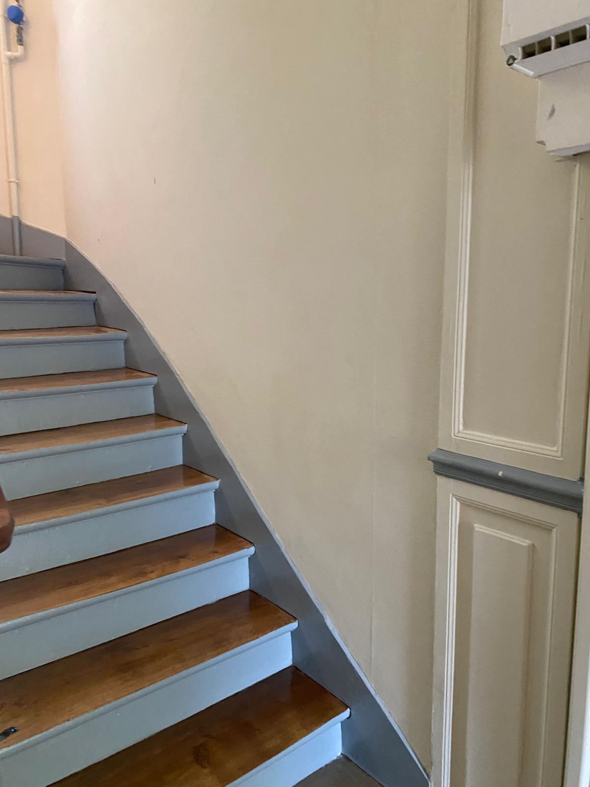 Cage d'escalier — ponçage & vitrification : avant / après — miniature 3